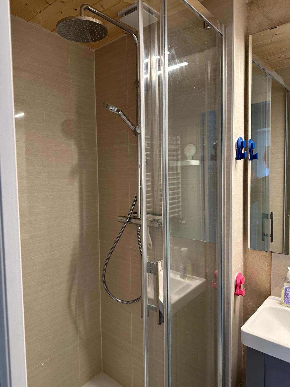 Gites De La Baie D'Honfleur Cricqueboeuf Room photo